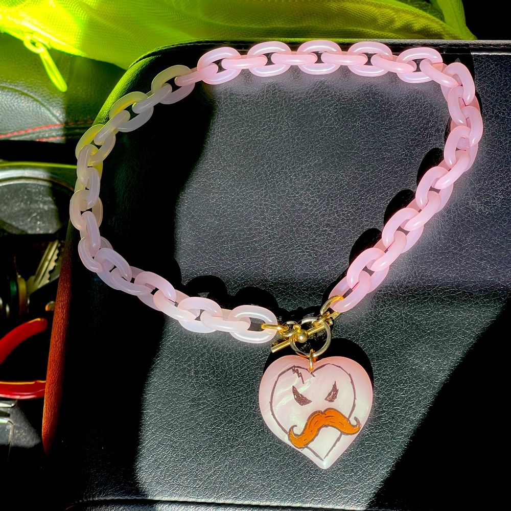 Frank Kozik x Kid Robot Tarina Tarantino pink chunky chain necklace